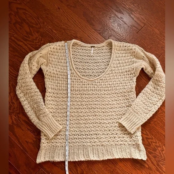 Free People knitted sweater in cream. Size small women’s - Picture 2 of 7
